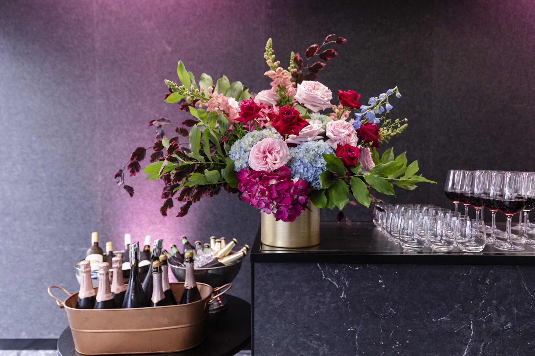 Catering - arrangement with flowers and glasses